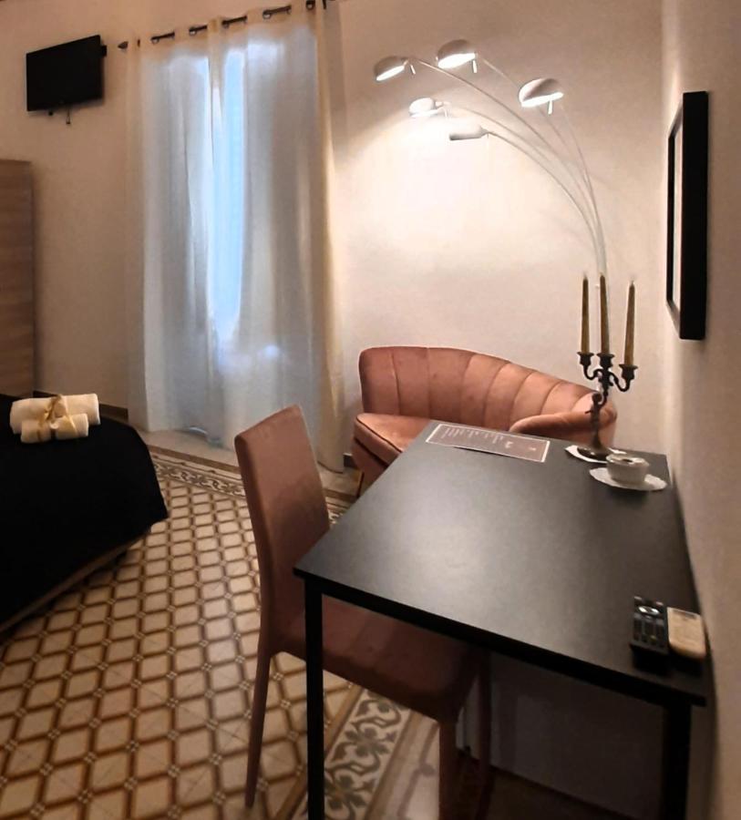 Beb Ammirata Hotel Palermo Bagian luar foto